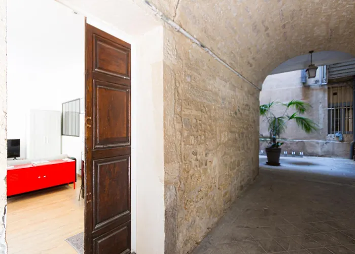 Cirrus Coeur Historique Apartment